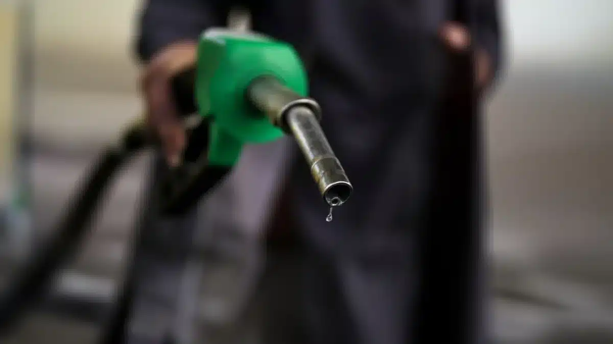 Motorina se scumpește cu 45 de bani la 10 dolari baril, anunță ministrul