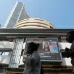 Petrolul Brent depășește 111 dolari. Impact la pompă în România