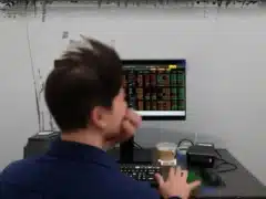 Prețul petrolului scade cu 9%, după redeschiderea Strâmtorii Hormuz