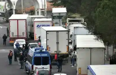 Italia: Șofer român de TIR, ucis în timpul unui protest