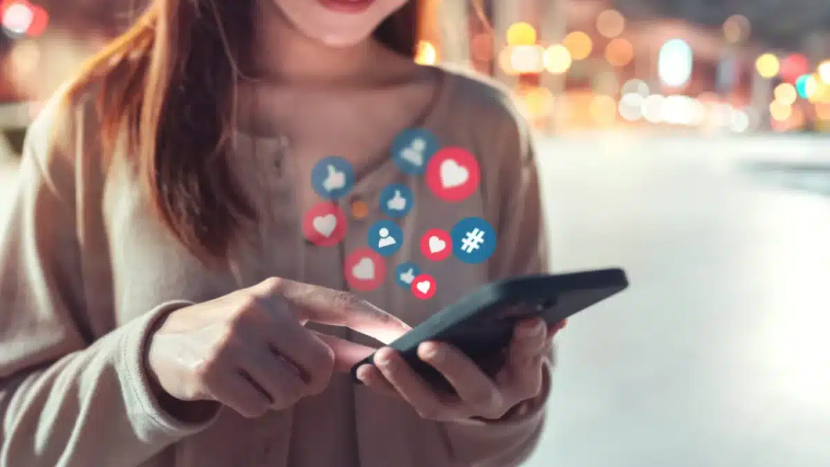 tineri rețele sociale