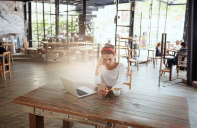 Titlurile alarmiste afectează creierul și percepția realității