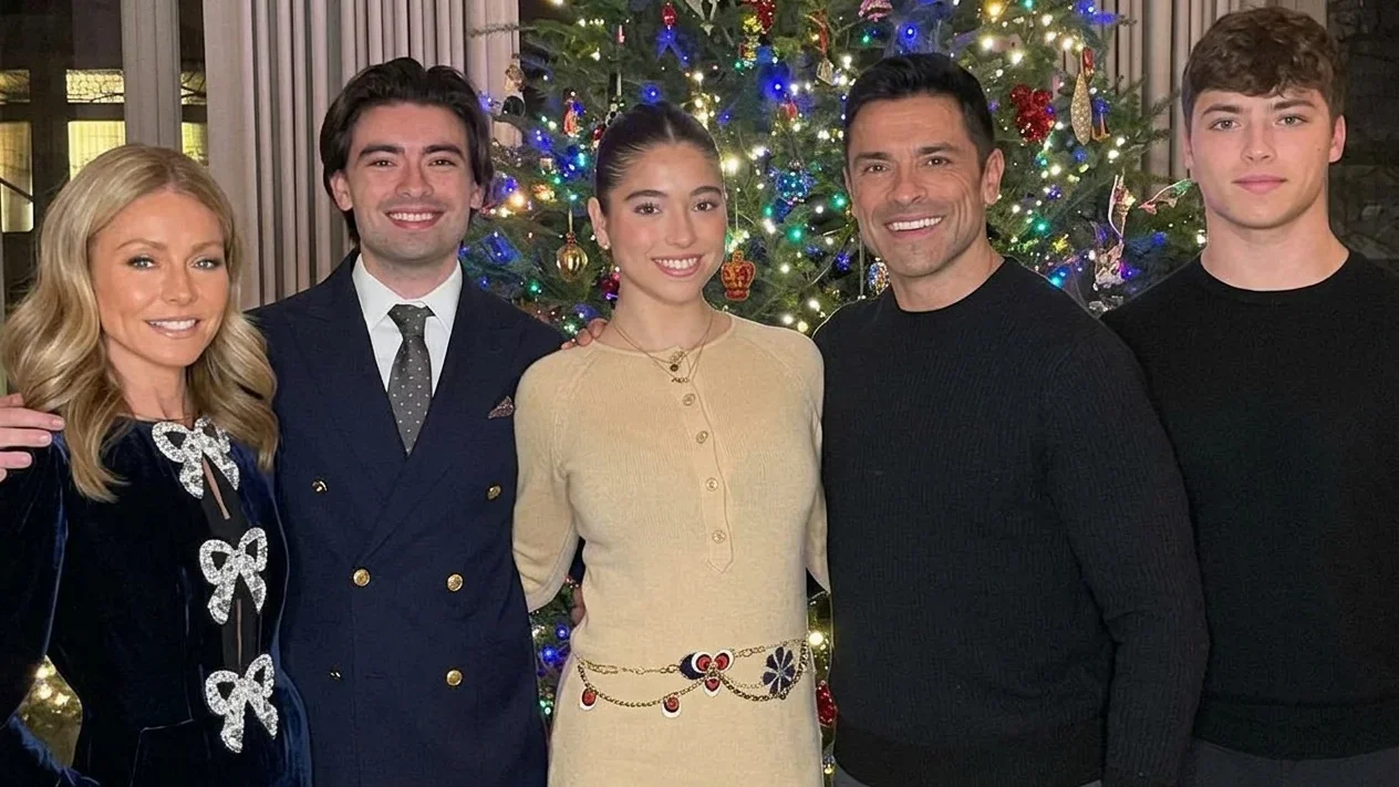 Kelly Ripa și Mark Consuelos împlinesc 30 de ani de căsnicie. Detalii neștiute din viața de familie