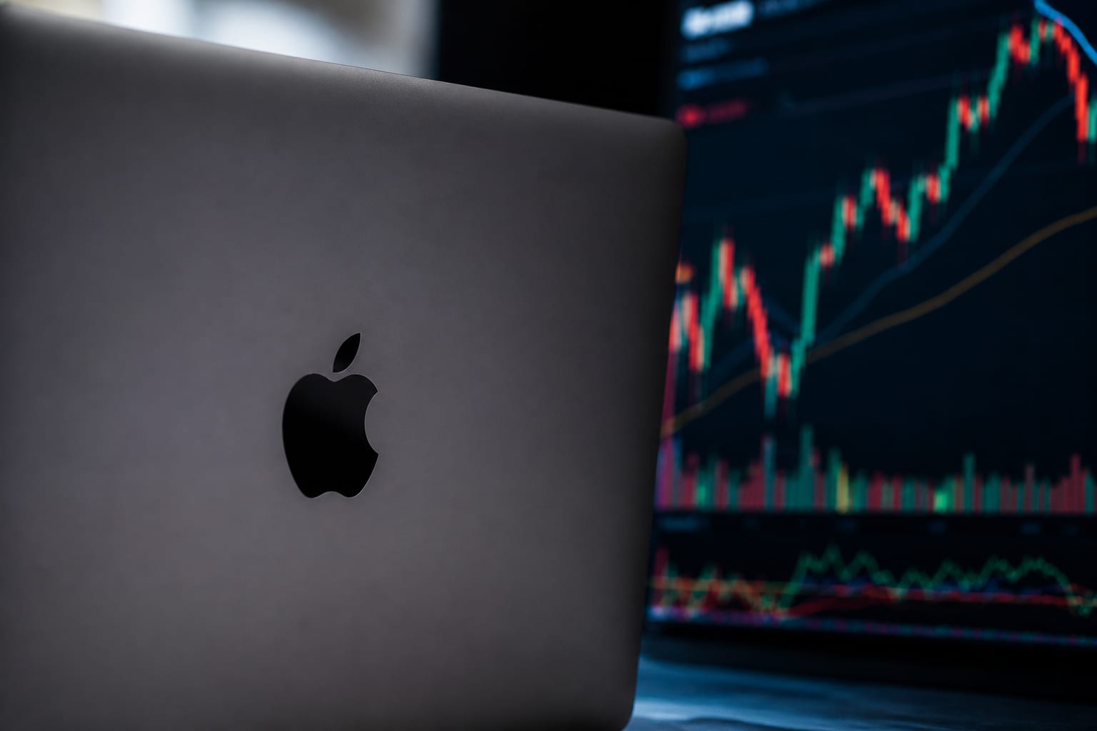 Apple a revenit pe primul loc la capitalizare bursieră cu 4,9 trilioane de dolari