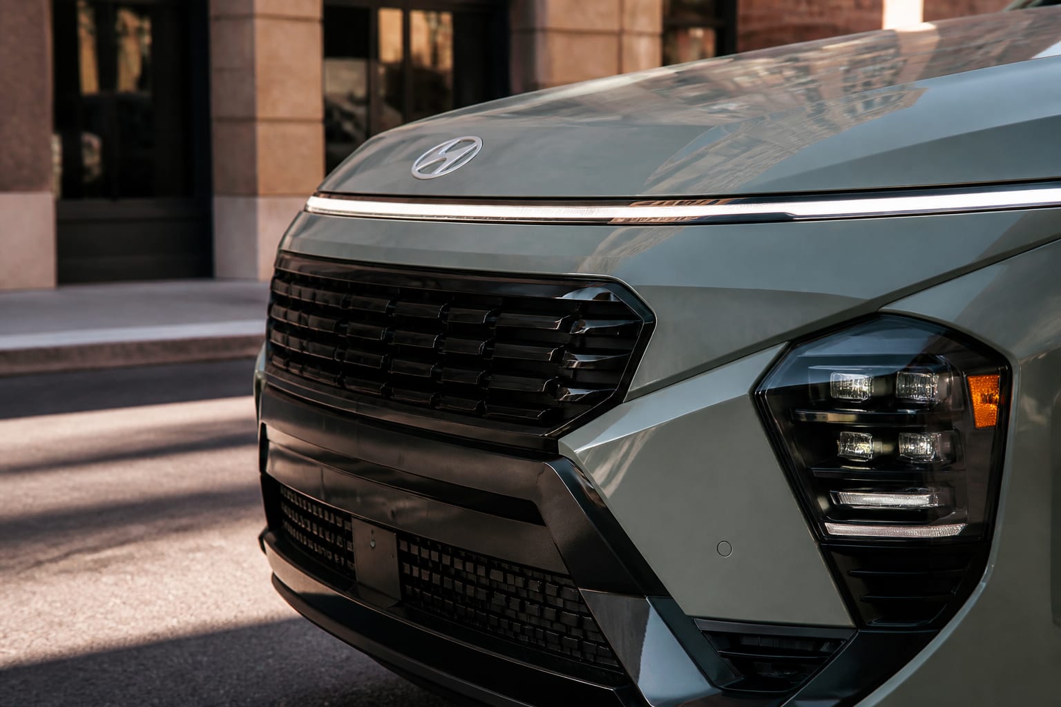 Hyundai Kona 2027 apare într-o imagine neoficială cu un design mai înalt și mai apropiat de un SUV compact