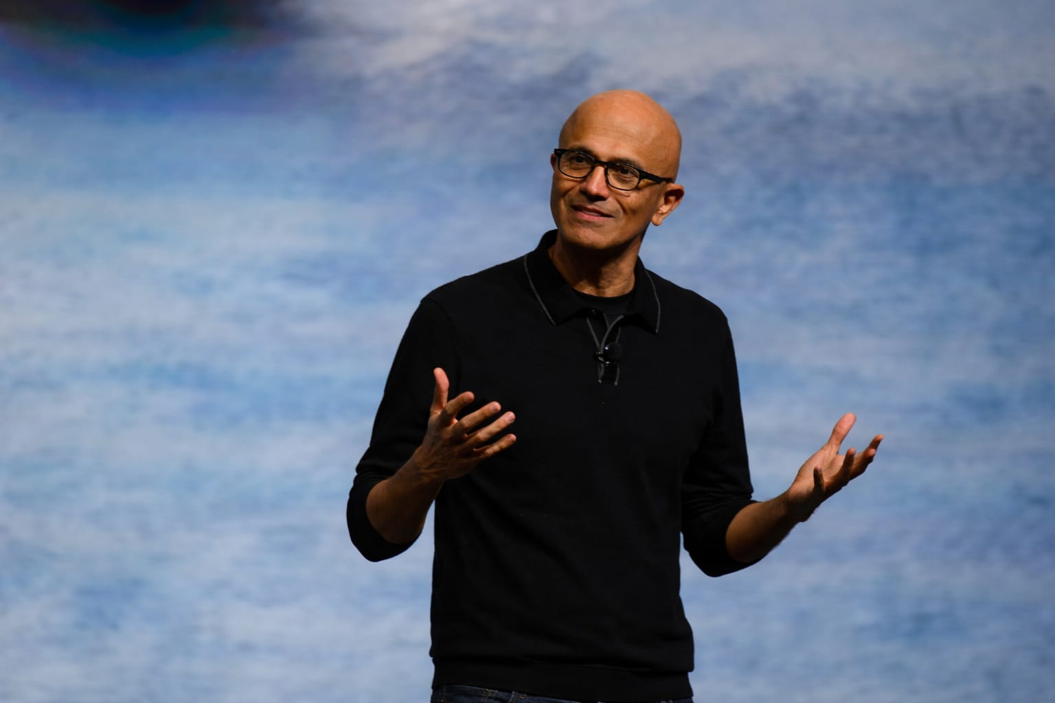 Satya Nadella spune că modelele AI chinezești rulează pe infrastructură americană