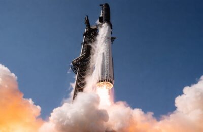 SpaceX lansează zborul 13 al Starship cu 20 de sateliți Starlink V3