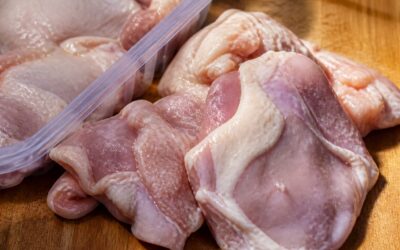 Studiu Oxford: Creșterea industrială a puilor a dus la o răspândire de 100 de ori mai mare a bacteriei Campylobacter