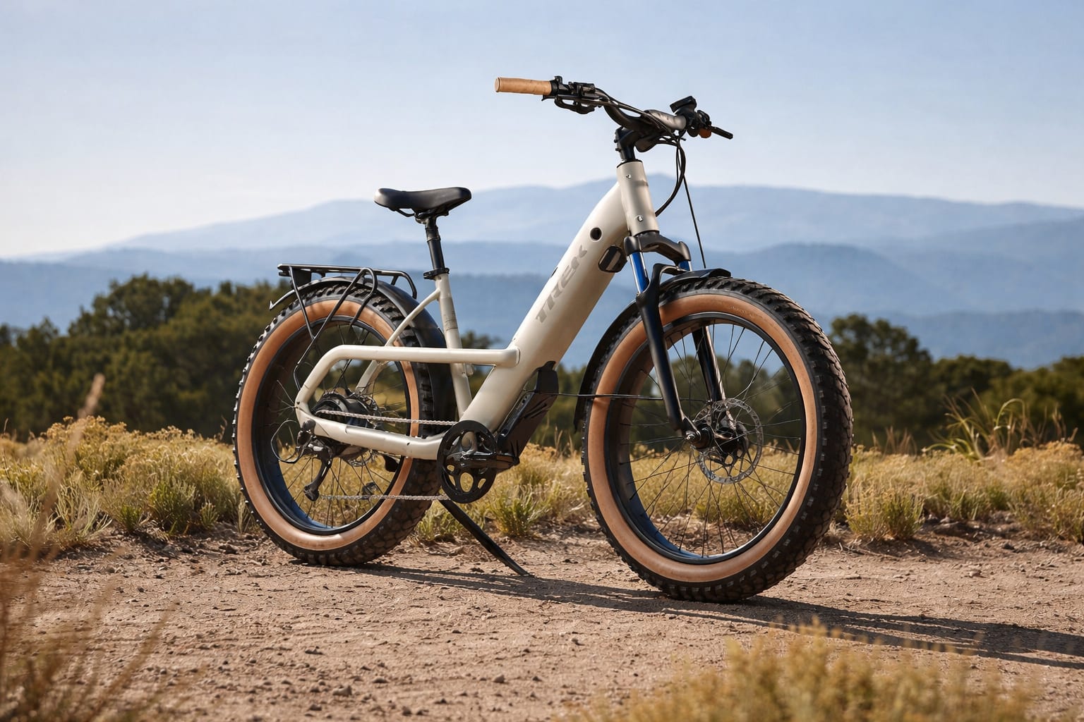 Trek a lansat Borrego+ la 2.190 de euro cu autonomie de 97 km și sarcină totală de 200 kg