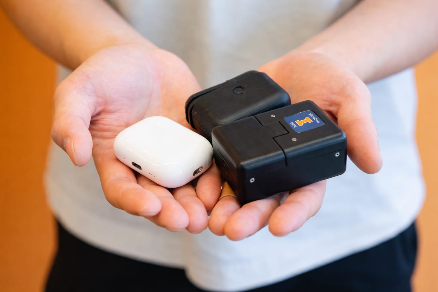 VPodDuo poate măsura acasă biomarkeri pentru cancer, HIV și Zika într-un dispozitiv cât o cutie de AirPods
