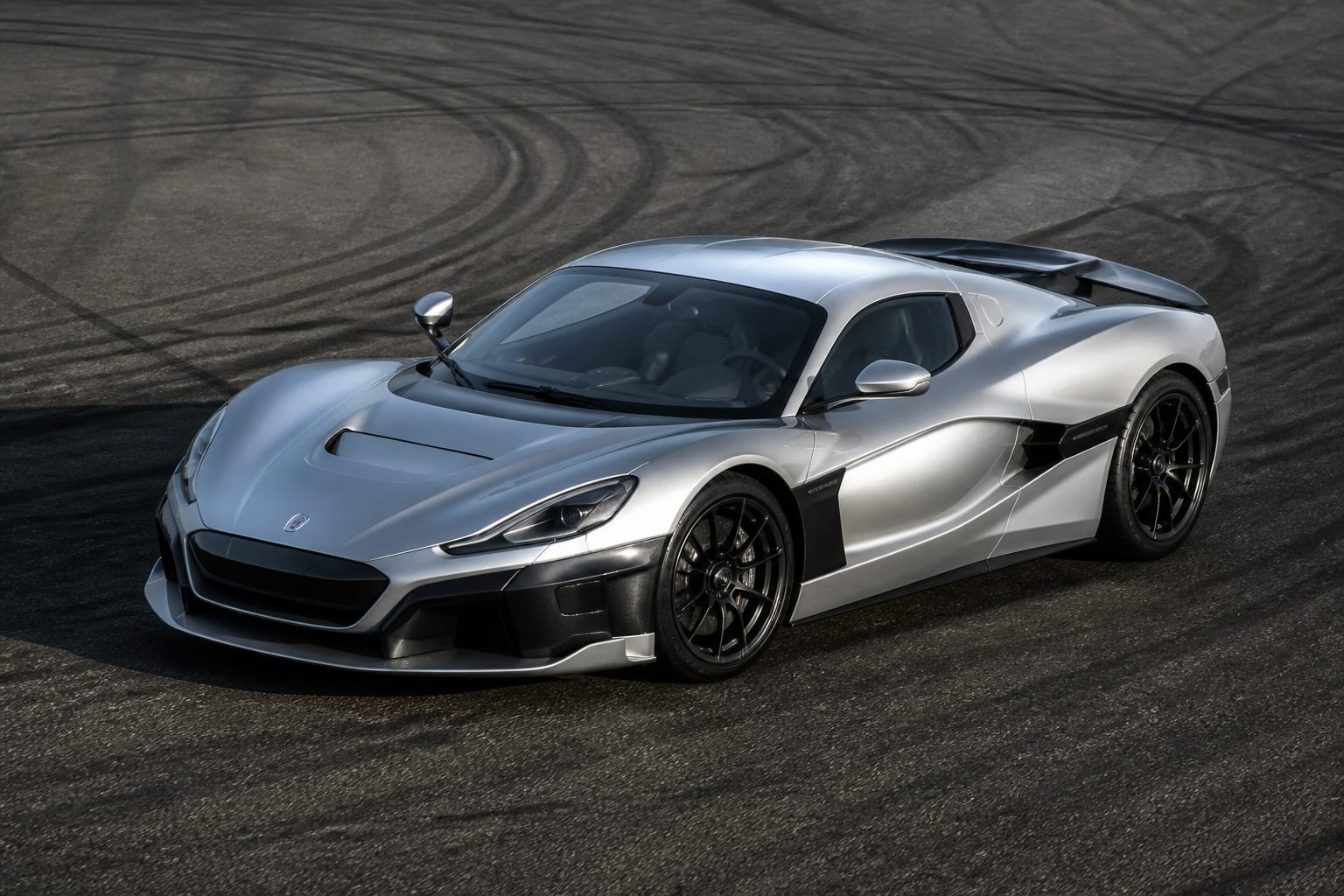 Will Smith a condus Rimac Nevera de aproape 2.000 CP la campusul companiei din Croația