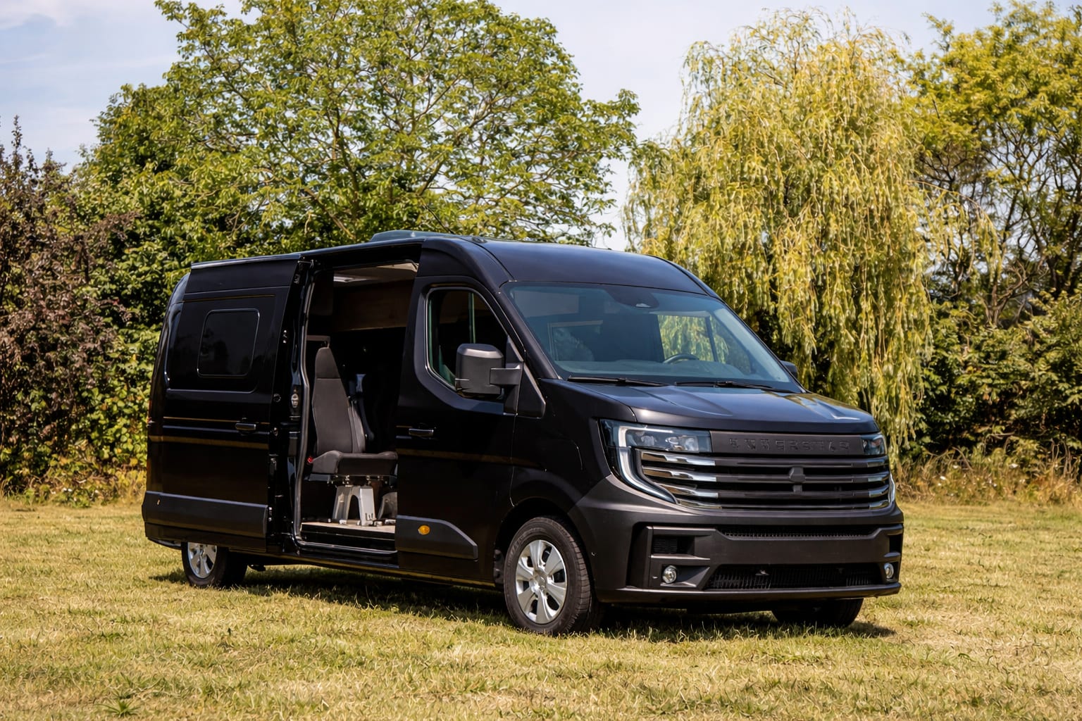 Autorulota electrică Nissan Interstar-e Relax are o autonomie de 657 km și costă 89.900 de euro