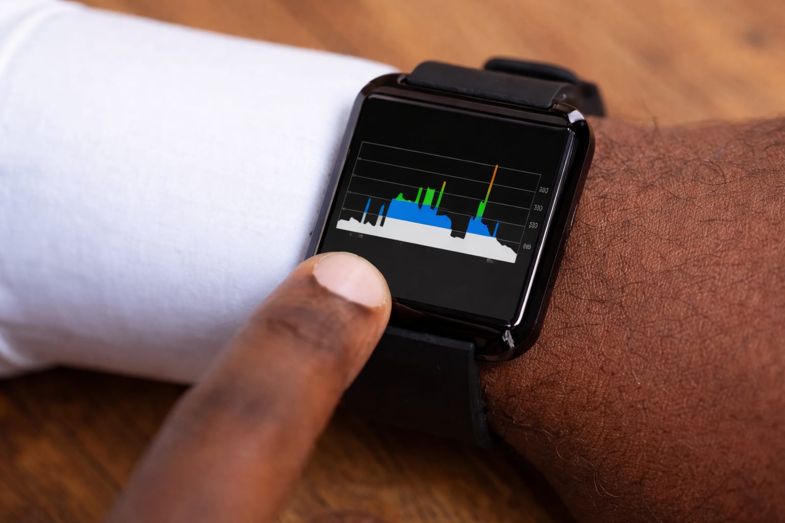 Ce poate detecta un smartwatch despre inimă și când trebuie să mergi la medic