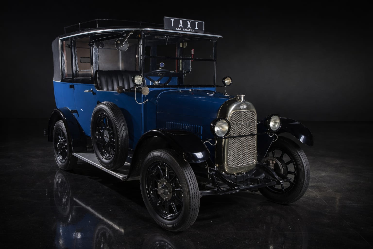 Cinci mașini de colecție fabricate între 1886 și 1932 vor fi expuse gratuit în București