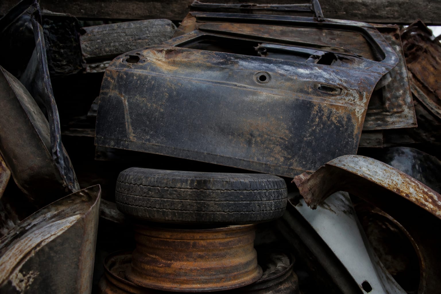Noi reguli europene interzic exportul mașinilor vechi nefuncționale și pot mări oferta de piese second-hand