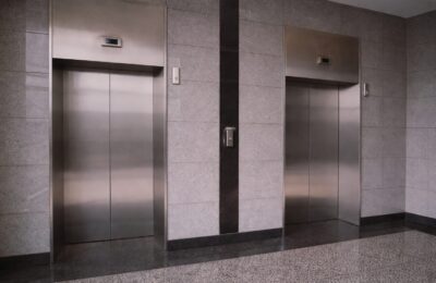 O nouă lege permite instalarea de lifturi în blocurile vechi cu finanțare publică