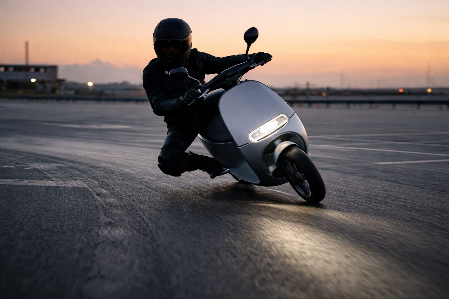 Scuterele electrice de 25 km/h au reduceri de până la 27% pe eMAG, iar un model pornește de la 3.990 de lei