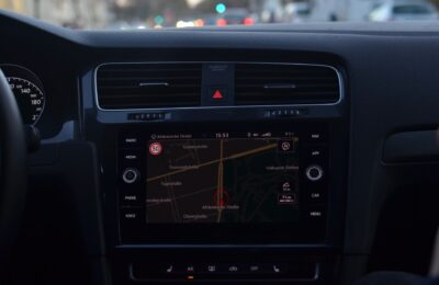 Android Auto folosește Bluetooth pentru apeluri chiar și cu telefonul conectat prin USB