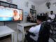 Un panou interactiv adaptează aceeași lecție pentru elevii nevăzători și cei cu vedere slabă