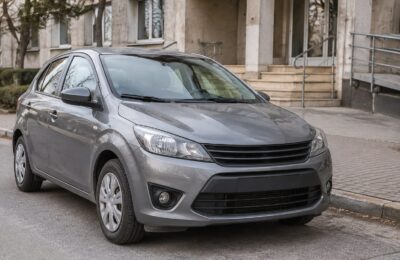 Reducerea de 50% la taxa auto pentru handicap grav în 2026 se acordă cu acte depuse. Ce mașini sunt eligibile